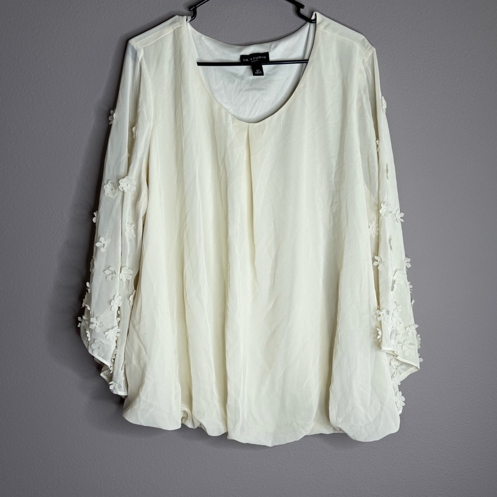 I.N. Studio 3-D Floral Applique Semi Sheer Sleeves Details Cream Blouse Sz 3X